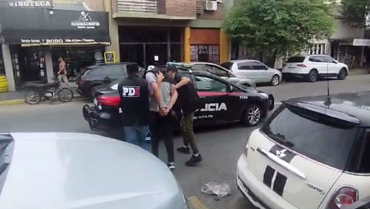 Monzón al ser detenido por detectives de la PDI. Monzón al ser detenido por detectives de la PDI.