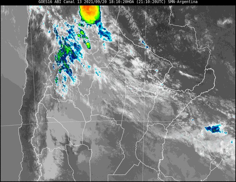 En la imagen satelital se observa abundante nubosidad circulando en la provincia de Santa Fe. En la región la nubosidad disminuyó de la mano de importantes ráfagas de viento.