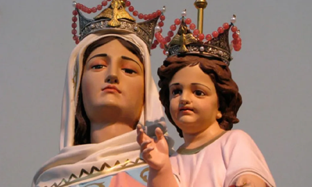 Con cada oración, la Virgen del Rosario guía a sus fieles hacia la paz y la unidad. Con cada oración, la Virgen del Rosario guía a sus fieles hacia la paz y la unidad.