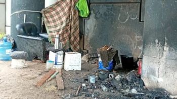 Rosario: dos detenidos por rociar con combustible y prender fuego a un indigente