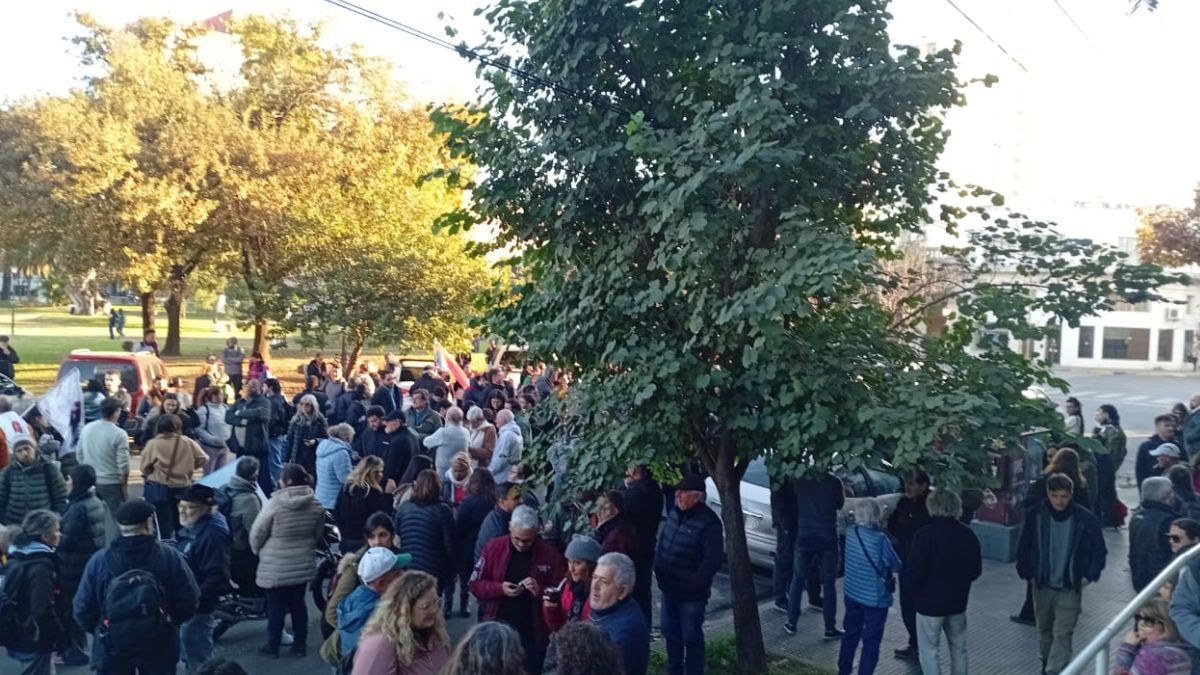 Así estaba la sede del Partido Justicialista santafesino en horas de la tarde del martes. Así estaba la sede del Partido Justicialista santafesino en horas de la tarde del martes.