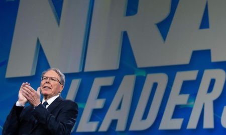 Wayne LaPierre, jefe de la Sociedad Nacional del Rifle. Wayne LaPierre, jefe de la Sociedad Nacional del Rifle.