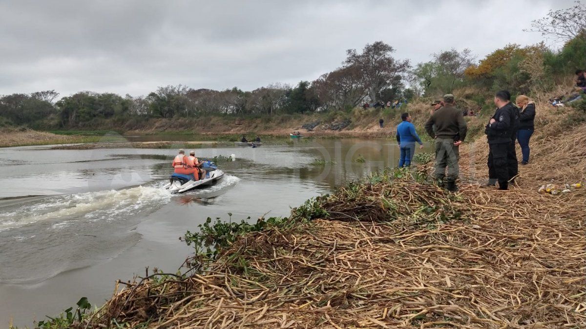 Los niños se encontraban pescando cuando cayeron al agua. Este domingo continúa la búsqueda.