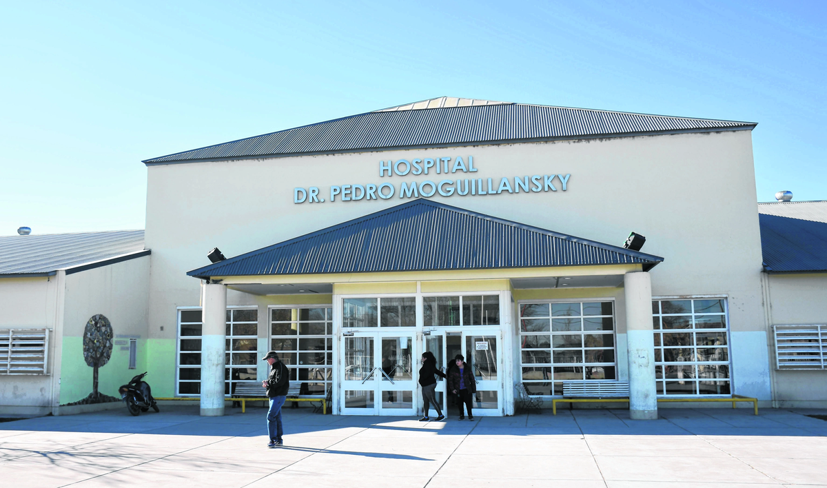 La joven se encuentra en un estado delicado y conectada a un respirador