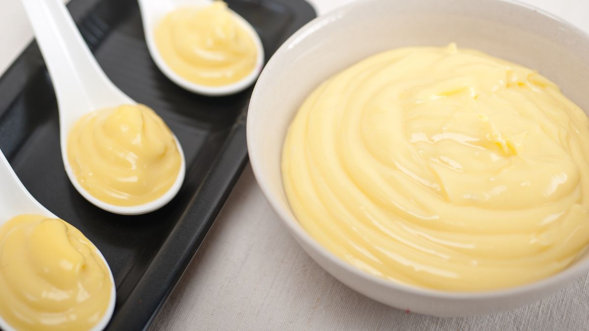 Esta crema pastelera casera se hace sin baño María. Esta crema pastelera casera se hace sin baño María.