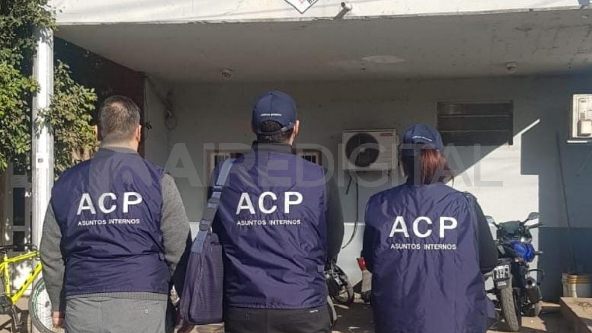 Dos policías detenidos en tres allanamientos