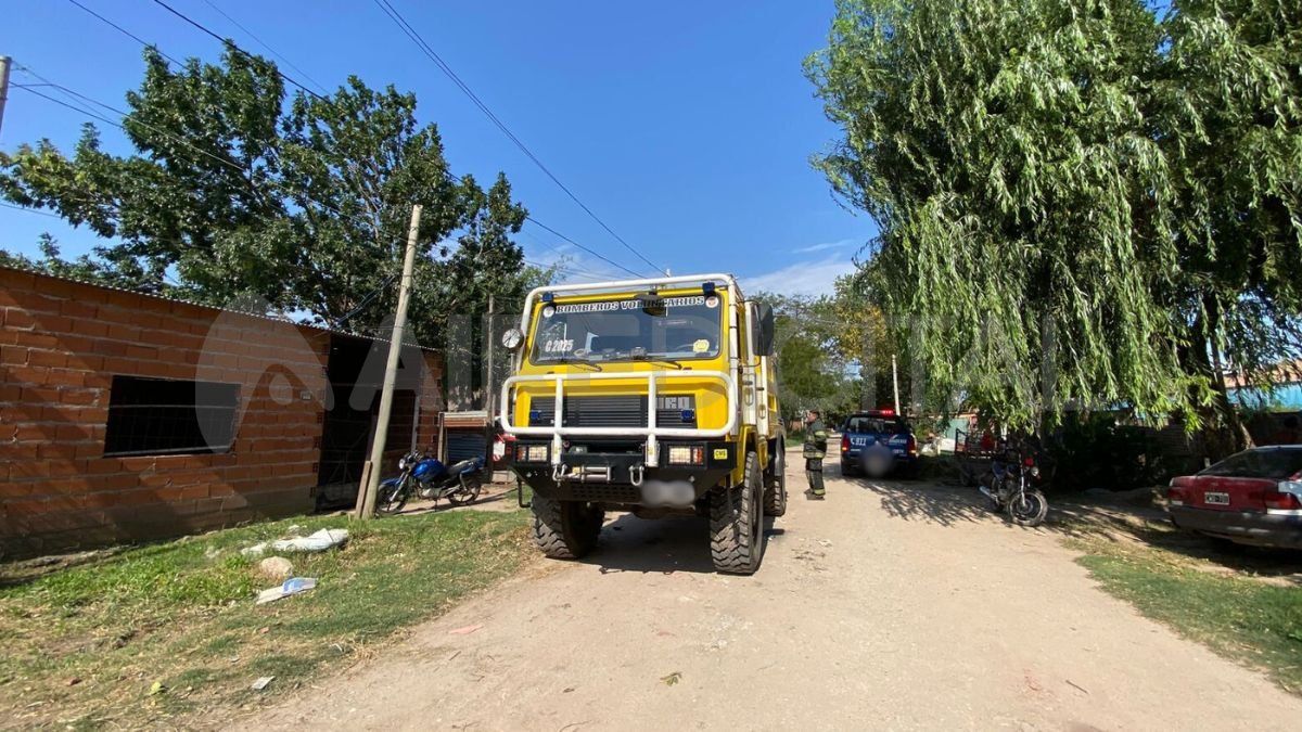 El incendio fue controlado por bomberos en aproximadamente dos horas. El incendio fue controlado por bomberos en aproximadamente dos horas.