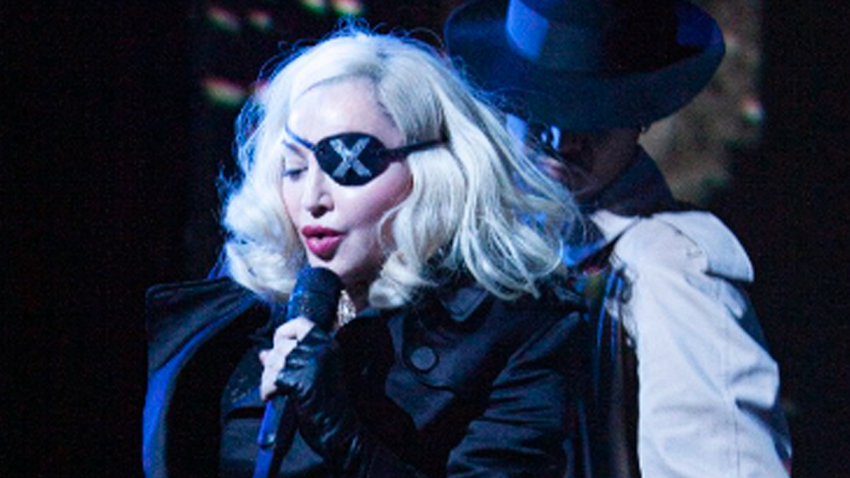 Continúa la preocupación por el estado de Madonna: aunque la estrella se recupera en su casa