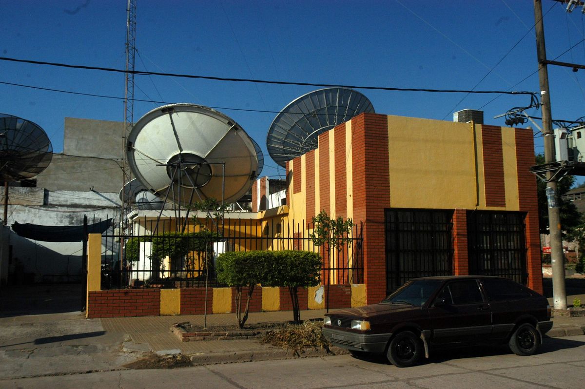 Raúl Seco Encina fue asesinado por Héctor Tregnaghi mientras se dirigía a dar una nota en el canal de cable de Vera. Raúl Seco Encina fue asesinado por Héctor Tregnaghi mientras se dirigía a dar una nota en el canal de cable de Vera.