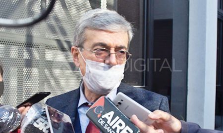 El ministro de Economía, Walter Agosto, trabaja en los detalles para la obtención de nuevos créditos. El ministro de Economía, Walter Agosto, trabaja en los detalles para la obtención de nuevos créditos.