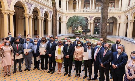El Presidente consideró que “es importante poner en debate buscar la progresividad del sistema recaudatorio. El Presidente consideró que “es importante poner en debate buscar la progresividad del sistema recaudatorio.