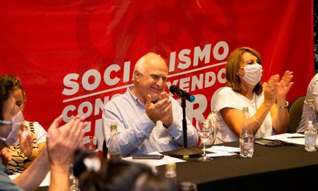 Entre los presentes en el encuentro realizado en el hotel Savoy de Buenos Aires, se destacó el presidente de la Cámara de Diputados de Santa Fe, Miguel Lifschitz Entre los presentes en el encuentro realizado en el hotel Savoy de Buenos Aires, se destacó el presidente de la Cámara de Diputados de Santa Fe, Miguel Lifschitz