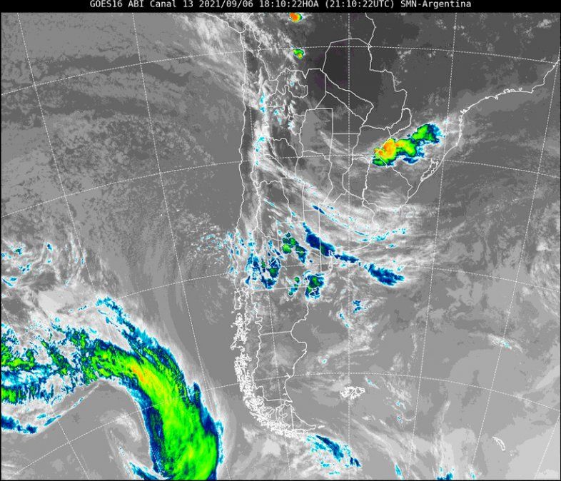 Imagen satelital del tiempo a las 18.10 horas del lunes.