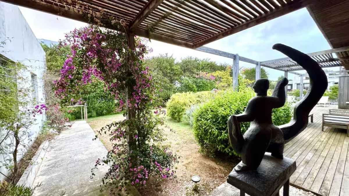 Las obras de arte están presentes en todos los ambientes, incluso en el exterior. Las obras de arte están presentes en todos los ambientes, incluso en el exterior.
