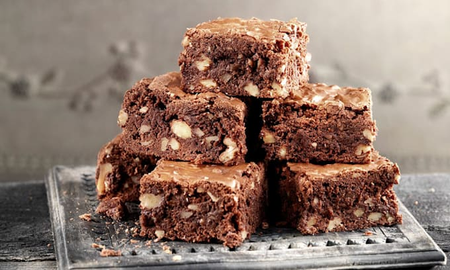 Cómo hacer la receta de brownies con chips de chocolate blanco SIN TACC de Maru Botana Cómo hacer la receta de brownies con chips de chocolate blanco SIN TACC de Maru Botana