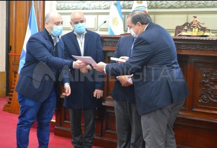 Juan Pablo Poletti fue distinguido por su trayectoria, esfuerzo, compromiso con la salud santafesina y su trabajo en la pandemia.