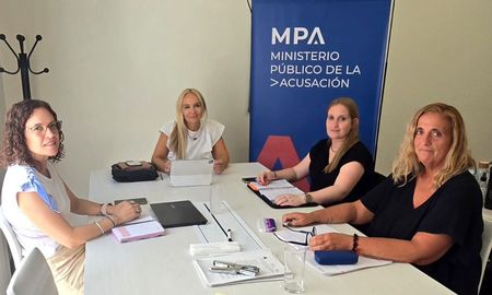 La Fiscal General, María Cecilia Vranicich, mantuvo una reunión con la ministra de Igualdad y Desarrollo Humano de la provincia, Victoria Tejeda, y la secretaria de Mujeres, Género y Diversidad, Andrea Travaini. La Fiscal General, María Cecilia Vranicich, mantuvo una reunión con la ministra de Igualdad y Desarrollo Humano de la provincia, Victoria Tejeda, y la secretaria de Mujeres, Género y Diversidad, Andrea Travaini.