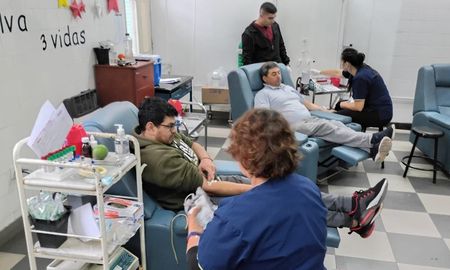 En el Día Mundial del Donante de Sangre, la experiencia de un donante habitual y el testimonio de referentes del Hospital José María Cullen muestran por qué la sangre debe estar disponible antes de que aparezca la urgencia En el Día Mundial del Donante de Sangre, la experiencia de un donante habitual y el testimonio de referentes del Hospital José María Cullen muestran por qué la sangre debe estar disponible antes de que aparezca la urgencia
