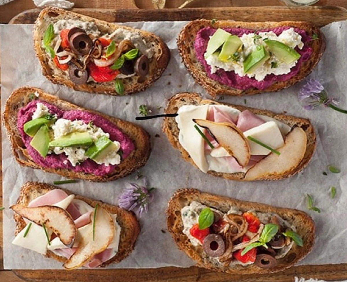 Brusquetas con crema de remolacha