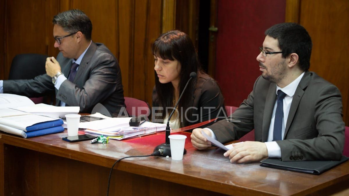 De izq. a der.: José Mohamad, abogado querellante; Alejandra del Río Ayala, fiscal; Matías Broggi, fiscal.