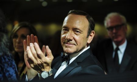 kevin spacey reaparece con tenebroso saludo navideno ¡mira! kevin spacey reaparece con tenebroso saludo navideno ¡mira!