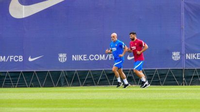 Mientras espera por Lionel Messi, Sergio Kun Agüero empezó a entrenar en Barcelona