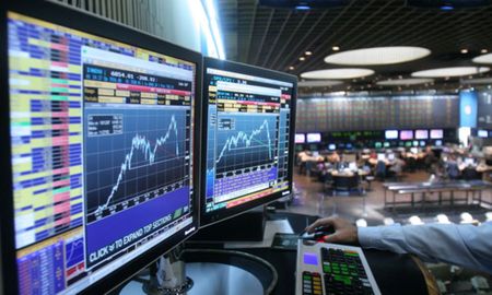 La deuda del Estado argentino, en pesos y en moneda extranjera, se acerca a los 400.000 millones de dólares. La deuda del Estado argentino, en pesos y en moneda extranjera, se acerca a los 400.000 millones de dólares.