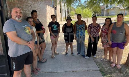 Vecinos del barrio Liceo Norte reclaman por problemas de presión de agua. Vecinos del barrio Liceo Norte reclaman por problemas de presión de agua.