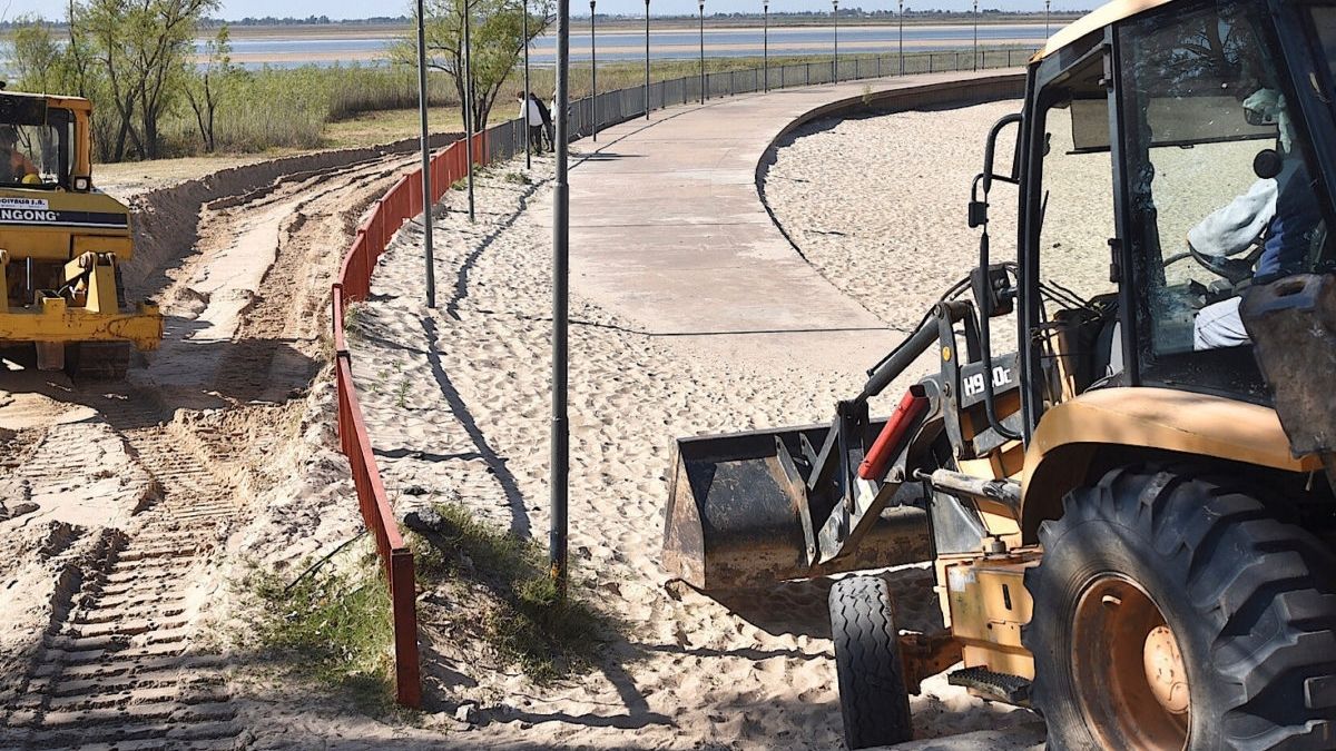 La zona de los espigones y Playa Grande se está terminando de poner a punto para este verano en Santa Fe.