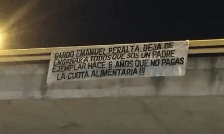 Le colgó un pasacalles a su ex y se volvió viral: Hace 6 años no pagas la cuota alimentaria Le colgó un pasacalles a su ex y se volvió viral: Hace 6 años no pagas la cuota alimentaria