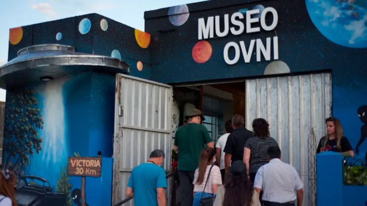 El Museo del OVNI en Victoria es uno de los pocos en el mundo que exhibe restos de materiales metálicos analizados por laboratorios de prestigio internacional.