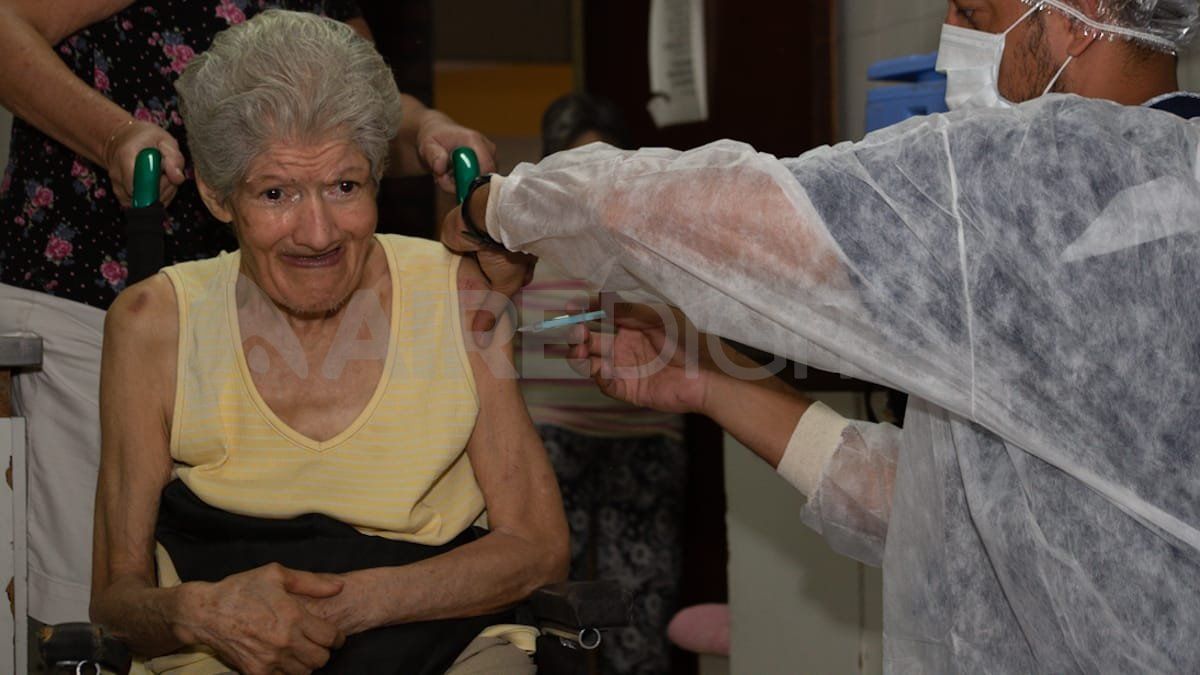 Se estima que la vacunación en los geriátricos finalizará esta semana. 