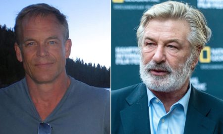 Dave Halls fue quien entregó el arma al actor. Dave Halls fue quien entregó el arma al actor.