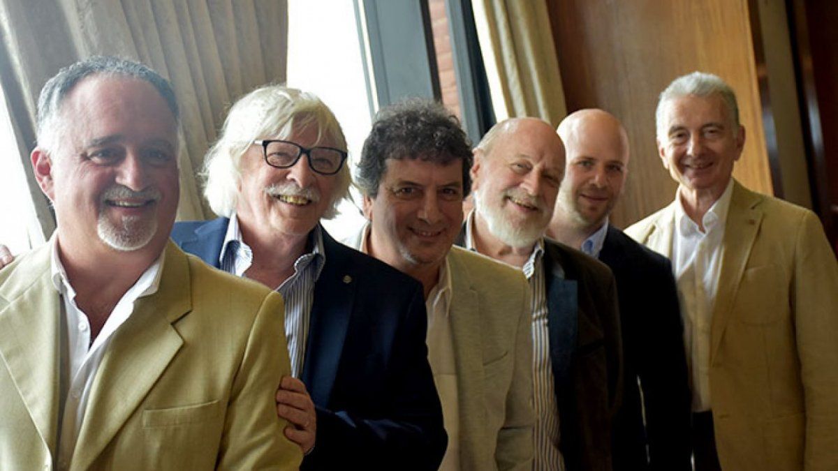 Les Luthiers con Marcos Mundstock entre ellos