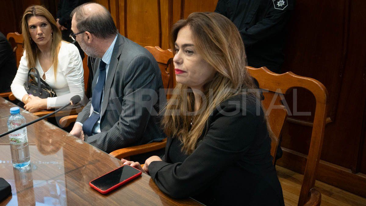 La abogada Carolina Walker Torres recusó a uno de los camaristas que deben evaluar el fallo absolutorio del docente Juan Trigatti. A su vez, Trigatti denunció a esta profesional ante el Colegio de Abogados de Santa Fe.