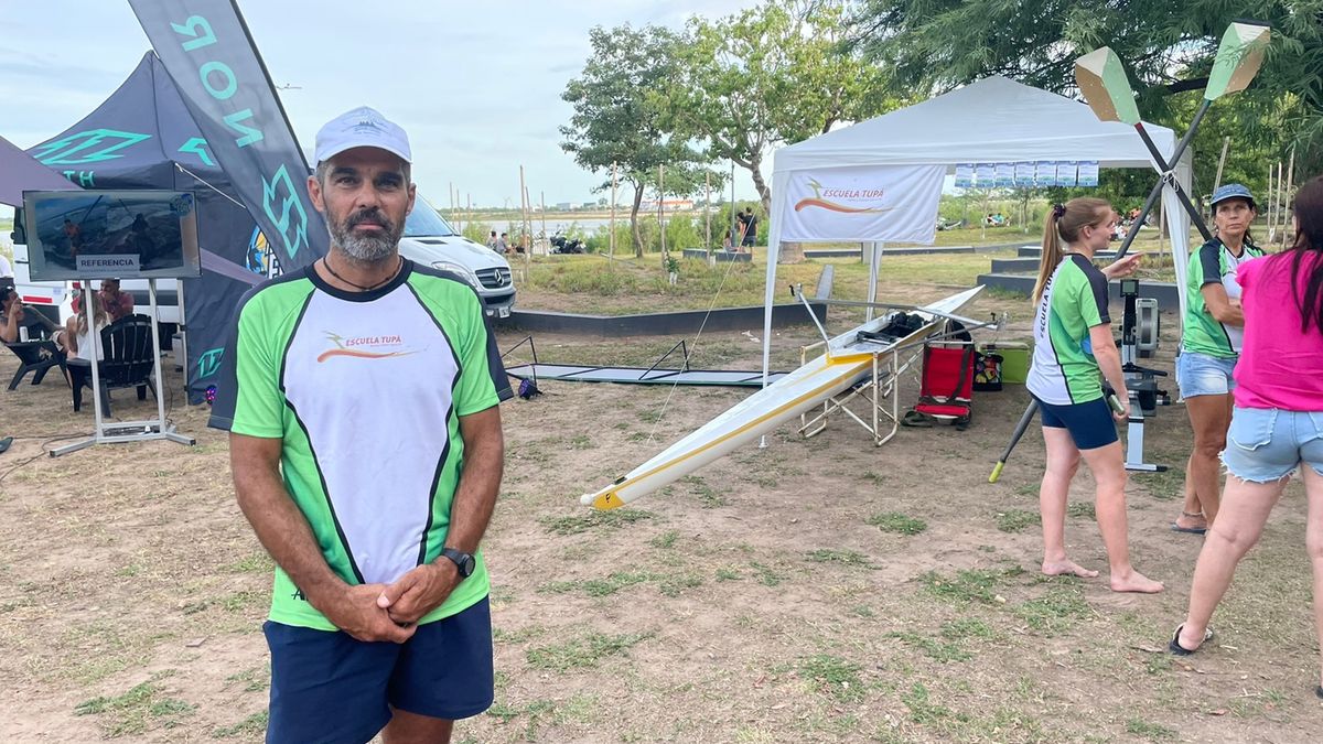 Pablo Sanchís, profesor de la Escuela Tupá de Remo y Triatlón.