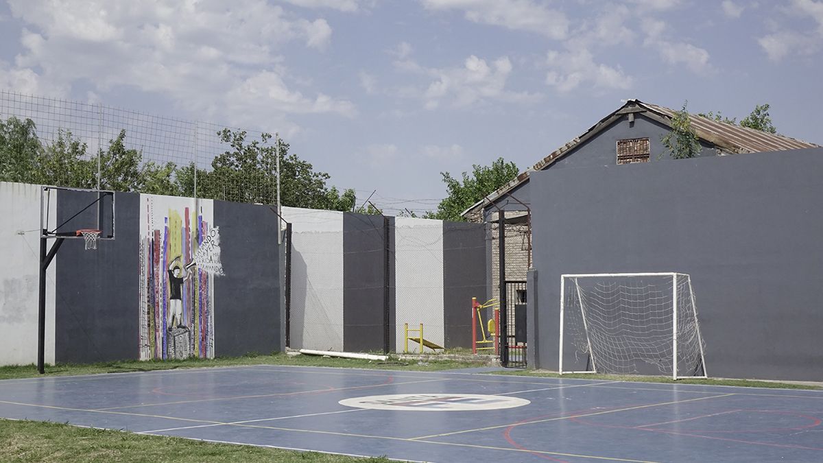 En los centros de detención juvenil hay espacios de recreación. 