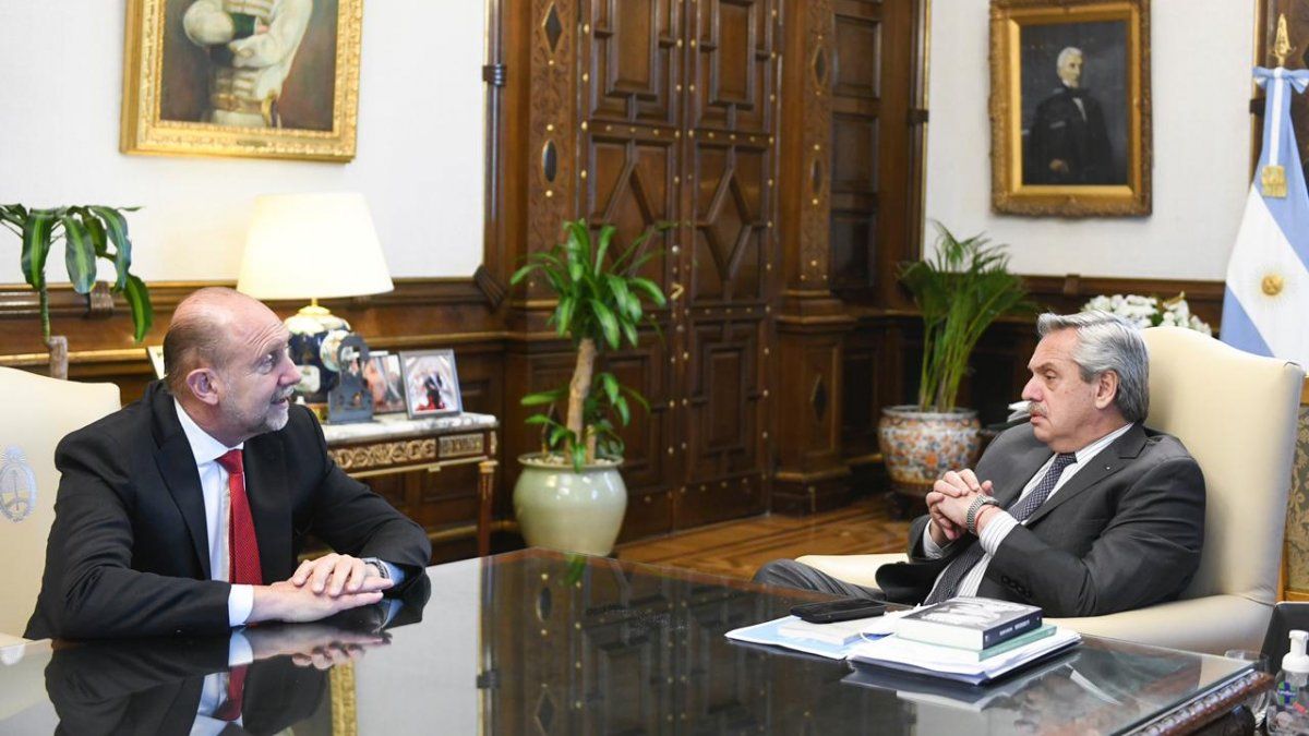 Plan de conectividad en Santa Fe: Perotti y Fernández firman los contratos  de financiamiento