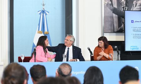 El anuncio estuvo a cargo del presidente Alberto Fernández junto a las ministras de Trabajo, Empleo y Seguridad Social, Kelly Olmos, y de Mujeres, Géneros y Diversidad, Ayelén Mazzina. El anuncio estuvo a cargo del presidente Alberto Fernández junto a las ministras de Trabajo, Empleo y Seguridad Social, Kelly Olmos, y de Mujeres, Géneros y Diversidad, Ayelén Mazzina.