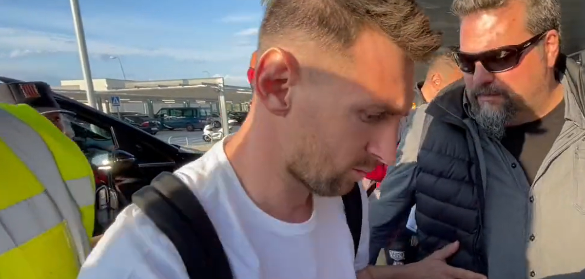 Lionel Messi abandonó Barcelona con un insólito gesto en el aeropuerto.