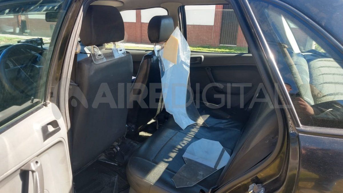 El ladrón robó las llaves del taxi que tuvo que ser remolcado por un grúa.