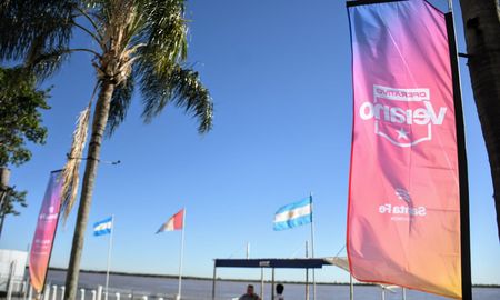 Vuelve el cruce en lancha desde Rosario a la isla Sabino Corsi, un área turística conocida popularmente como Banquito de San Andrés. Vuelve el cruce en lancha desde Rosario a la isla Sabino Corsi, un área turística conocida popularmente como Banquito de San Andrés.