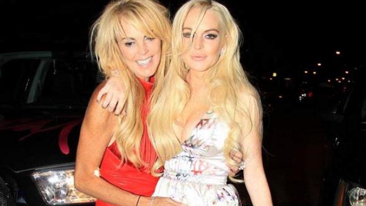 Lindsay Lohan junto a su madre Dina