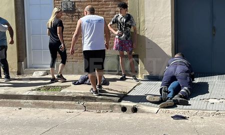 Arresto ciudadano a un ladrón que intentó ingresar a una casa en barrio Barranquitas. Arresto ciudadano a un ladrón que intentó ingresar a una casa en barrio Barranquitas.