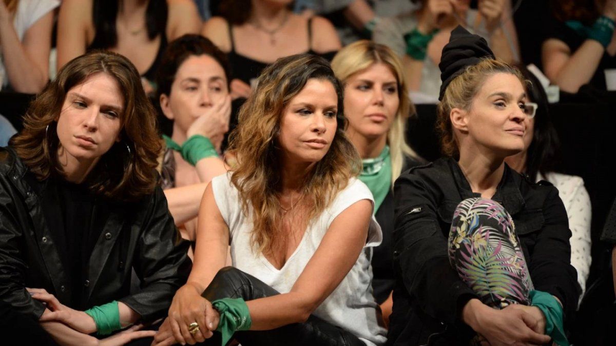 Julieta Ortega aseguró que siente empatía por las mujeres que pasaron por la vida de sus parejas. Además