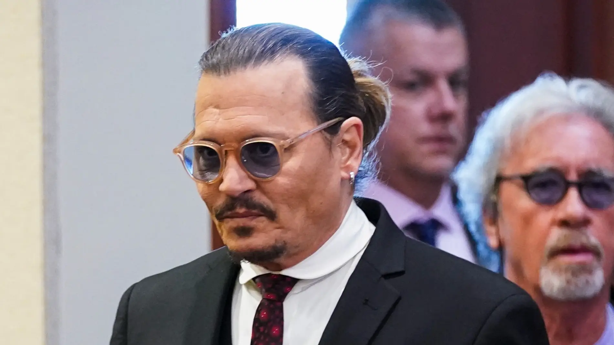 Kate Moss testifica que Johnny Depp nunca la empujó por las escaleras durante su relación