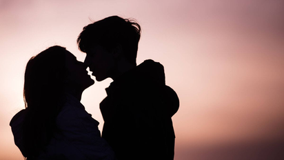 Qué pasa en nuestro cuerpo cuando nos enamoramos: las seis sustancias clave activadas por el amor