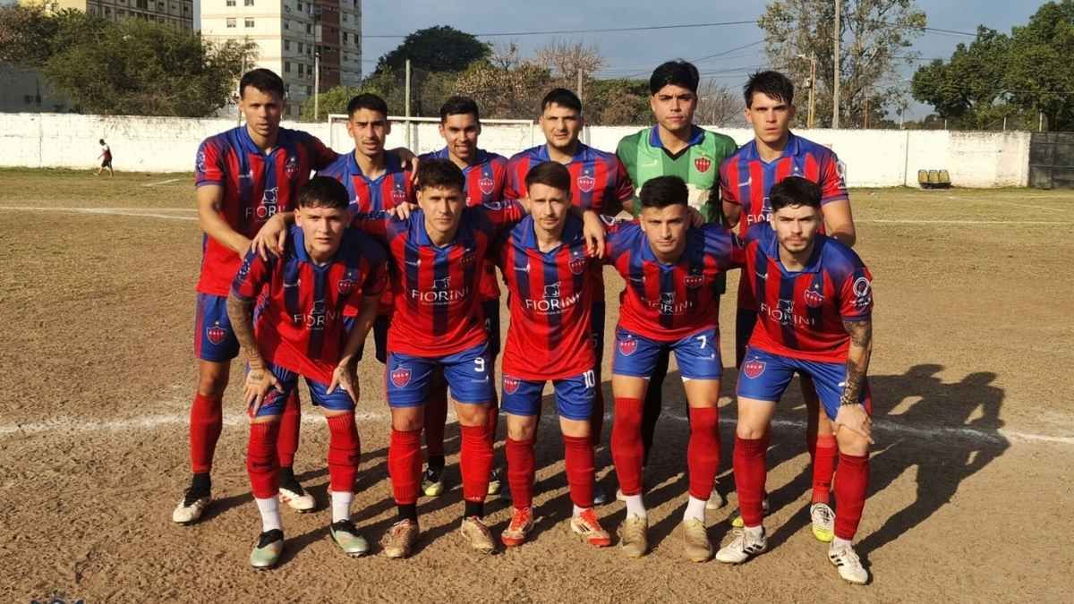 La Perla del Oeste, único líder de la Liga Santafesina de Fútbol, mientras los dos equipos de San Justo acechan. Foto: prensa LSF. La Perla del Oeste, único líder de la Liga Santafesina de Fútbol, mientras los dos equipos de San Justo acechan. Foto: prensa LSF.