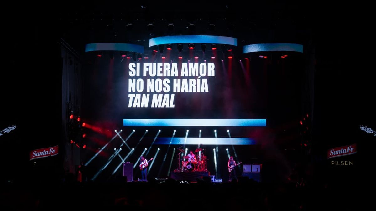El frío de la noche santafesina no fue rival para la gente. El frío de la noche santafesina no fue rival para la gente.