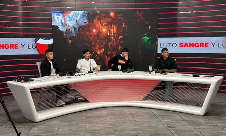 Los jugadores de las inferiores Zahir Yunis, Lautaro Gaitán, Zahir Ibarra y Conrado Ibarra visitaron los estudios de AIRE. Los jugadores de las inferiores Zahir Yunis, Lautaro Gaitán, Zahir Ibarra y Conrado Ibarra visitaron los estudios de AIRE.